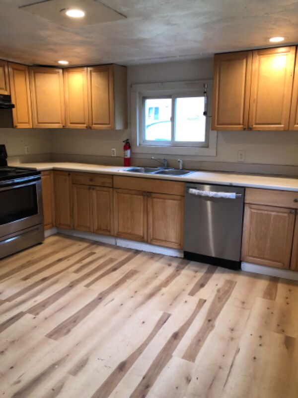 233 Nh-11, Farmington, NH 03835