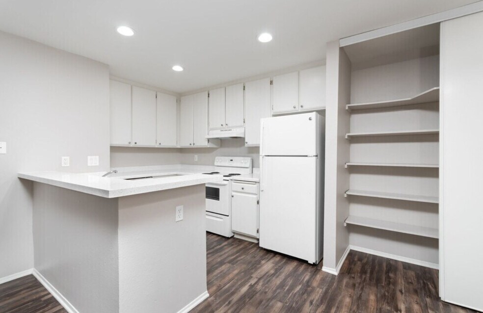 Welcome home to Lake View Park!