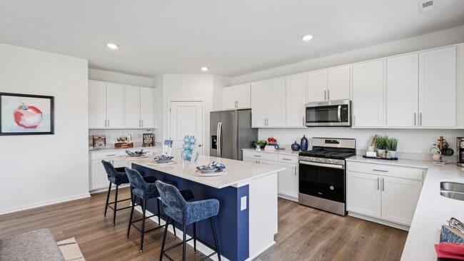 121 Ames Dr, Whiteland, IN 46184 - photo 2