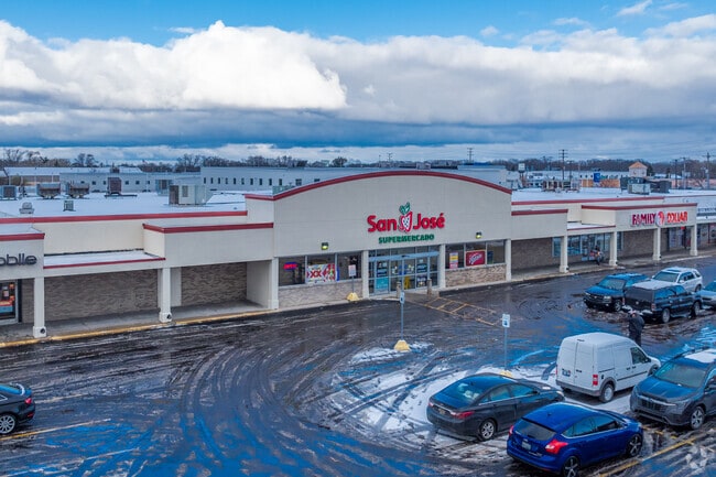 There are several grocery stores near Campbell Field, including San Jose Marcado.