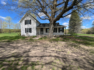10308 Homestead Rd, Beulah, MI 49617