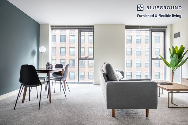 210 N Wells St unit FL16-ID242, Chicago, IL 60606 - photo 4