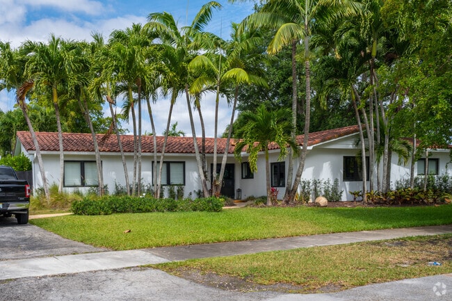 Spanish inspired single family home near Killian golf course in Kendall.