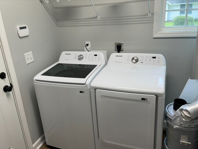 Washer and Dryer included!