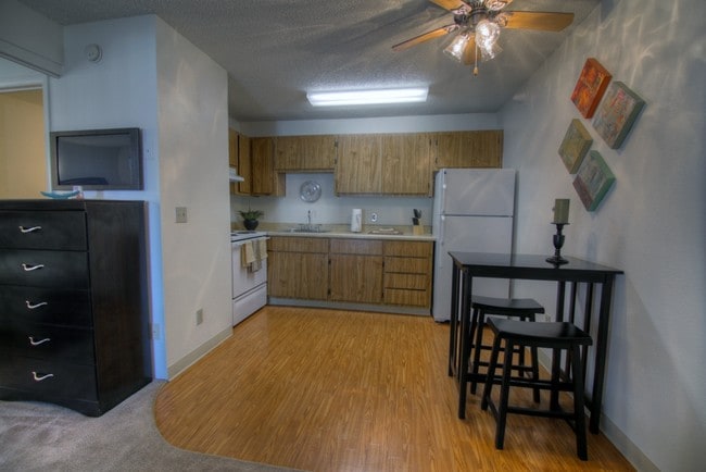 Studio Dining & Kitchen