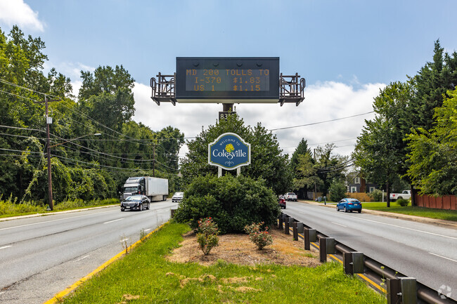 Being 13 miles from DC and 7 miles from Silver Spring, Colesville is the commuter's paradise.
