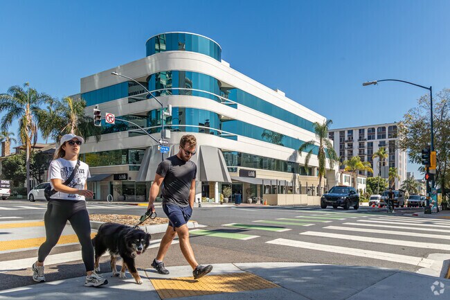 Bankers Hill is a walkers paradise with Balboa park just blocks away from many.