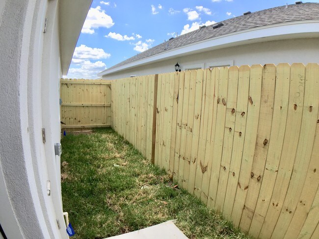 417 Newport Ave unit 2, Edinburg, TX 78539 - photo 7