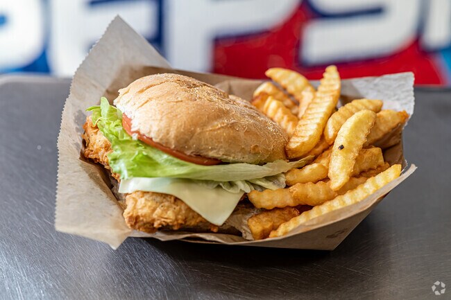 Greer’s Chicken in Bristol serves fresh fried chicken in many styles.