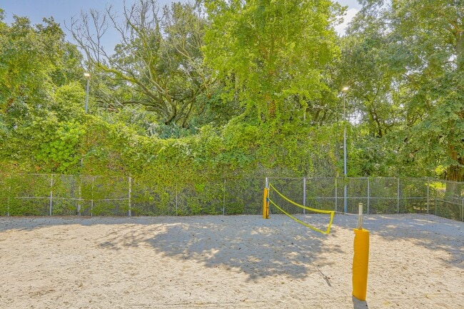 Fairway-View-II_2245-College-Dr_II-2039570_PHO-25