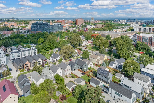 Duck Island locals have easy access to Ohio City, Tremont, and Lake Erie.