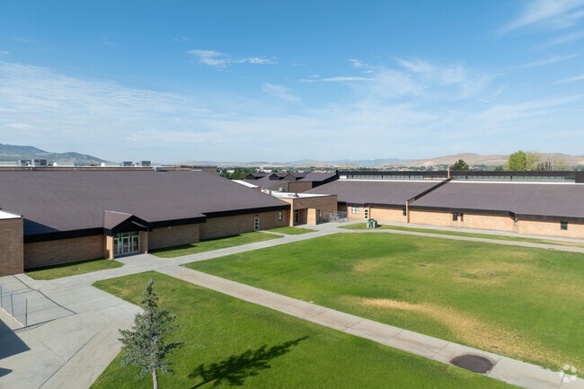 Mt. Nebo Junior High School is located in the Payson neighborhood.