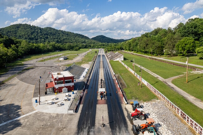 Near Luttrell, Knoxville Dragway offers high-speed racing thrills for motorsport fans.