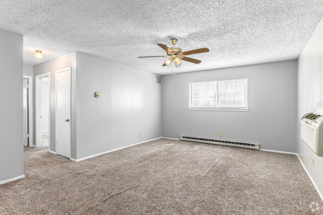 2BD, 1BA - 800SF - Living Room