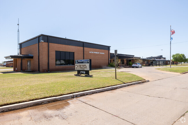 Altus Primary School has earned an overall A grade on Niche.