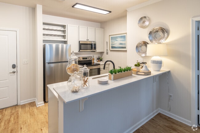 2BR, 2BA-909SF-Kitcgen/Dining Room