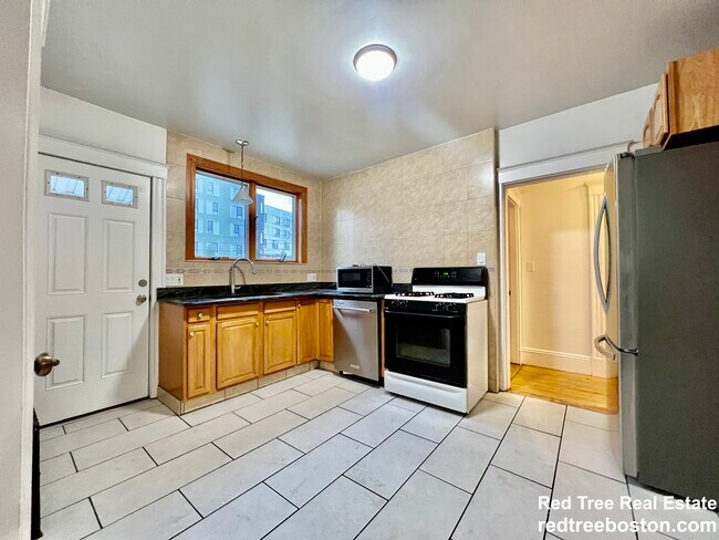80 Wallingford Rd unit 1, Brighton, MA 02135 - photo 2