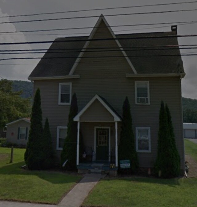 826 E 3rd St unit A, Nescopeck, PA 18635 - photo 1