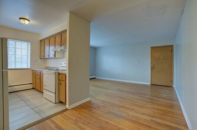 4865 Cadieux Rd unit Apartment 11, Detroit, MI 48224 - photo 6