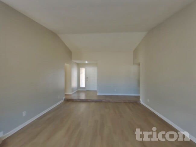 10044 W Highland Ave, Phoenix, AZ 85037 - photo 3