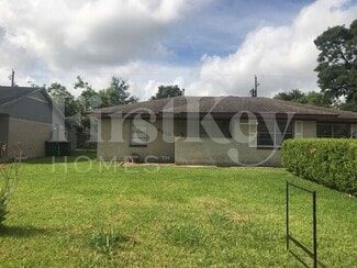 5210 Greylog Dr, Houston, TX 77048