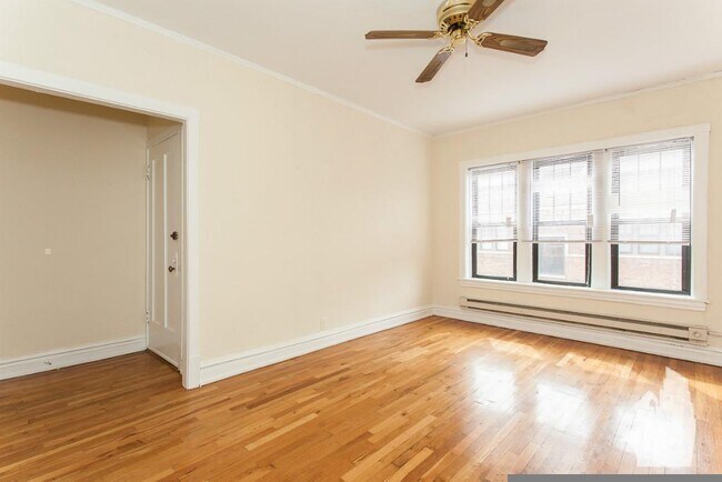 636 W Cornelia Ave unit 2W, Chicago, IL 60657 - photo 3
