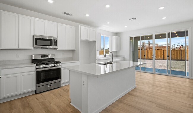 1056 Carson River Ct, Lathrop, CA 95330 - photo 6