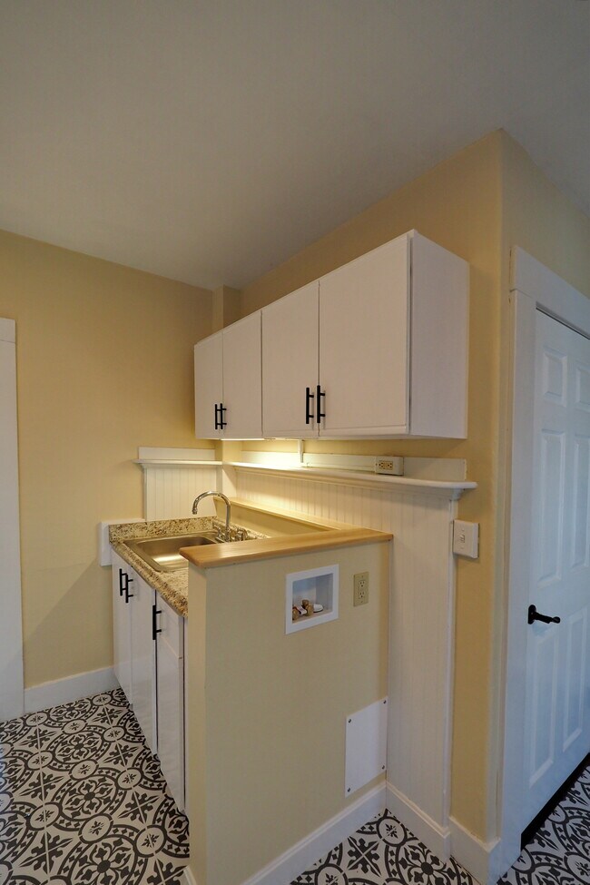 197 Western Ave unit 2 - Upstairs, Brattleboro, VT 05301 - photo 6