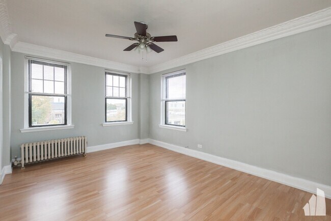 3831 N Fremont St unit 511, Chicago, IL 60613 - photo 2
