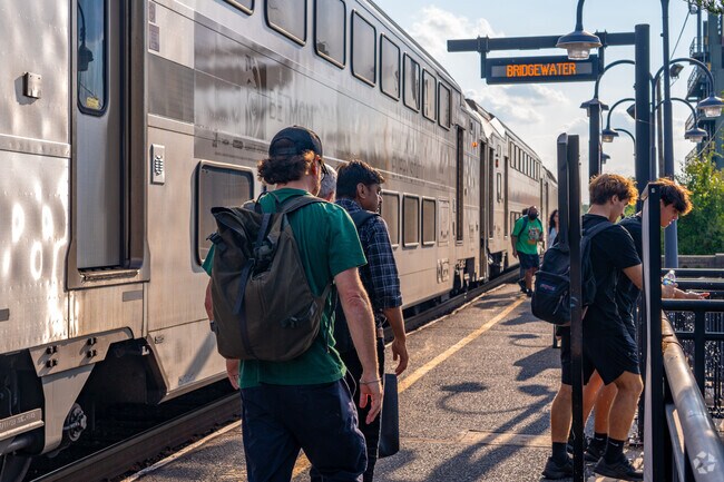 Commuters in Green Knoll can travel to NYC at Bridgewater Station.
