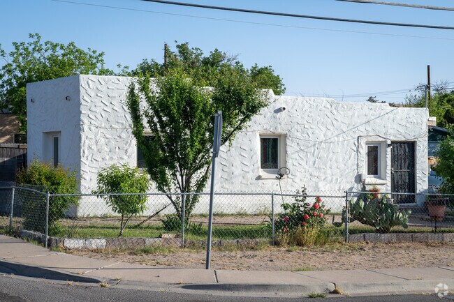 Homes in Mesquite Historic District show off adobe style.