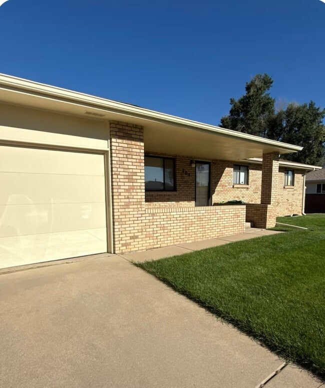 304 19th Avenue Ct, Greeley, CO 80631