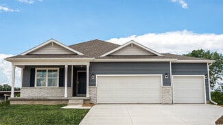 2832 Brook View Dr, Des Moines, IA 50317