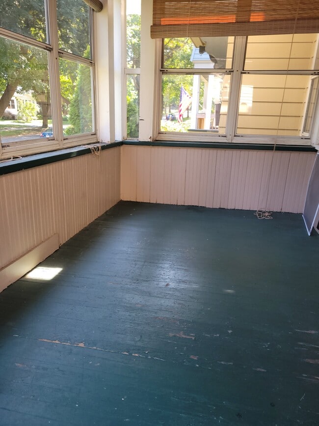 Enclosed 3 season porch