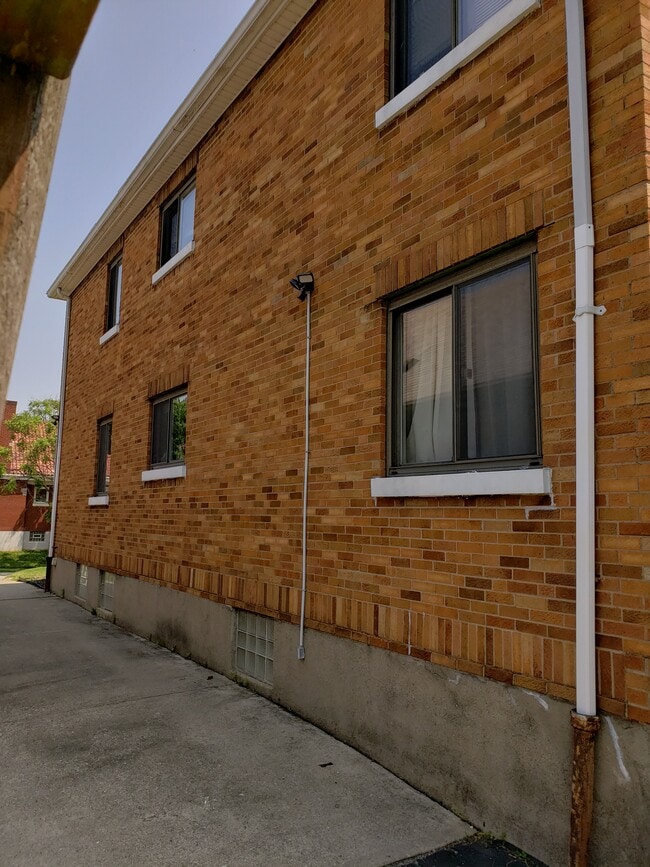 4525 Roth Ave unit 2E, Cincinnati, OH 45238 - photo 4