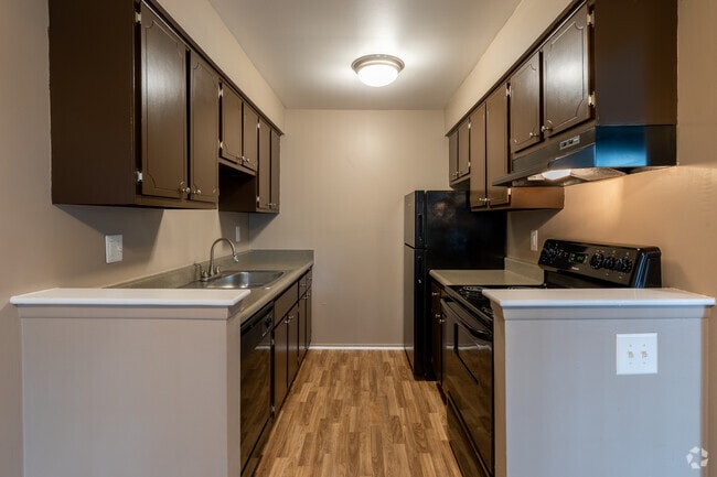 2BR, 1BA - 870SF, Kitchen