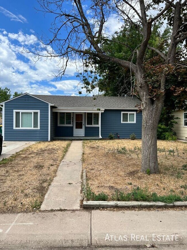 2241 N Moline St, Aurora, CO 80010