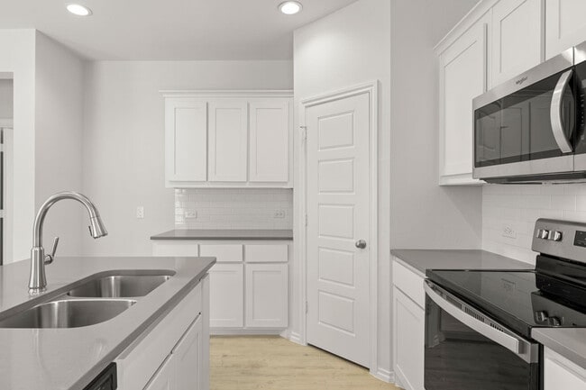 1620 Macadamia Ct unit 36481038, Aubrey, TX 76227 - photo 3