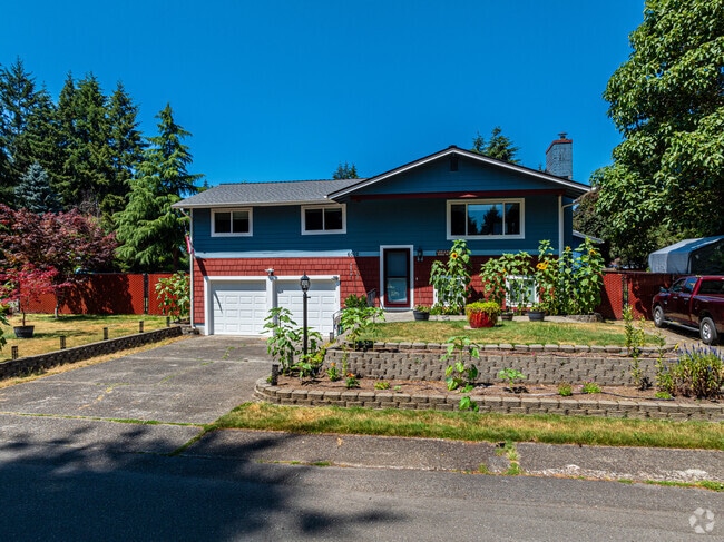 This split-level home has a beautiful red and blue paint job.