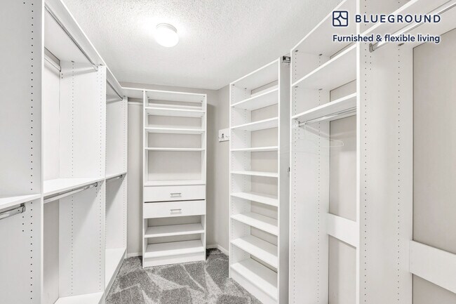 2111 Richmond Hwy unit ID4422A, Arlington, VA 22202 - photo 5