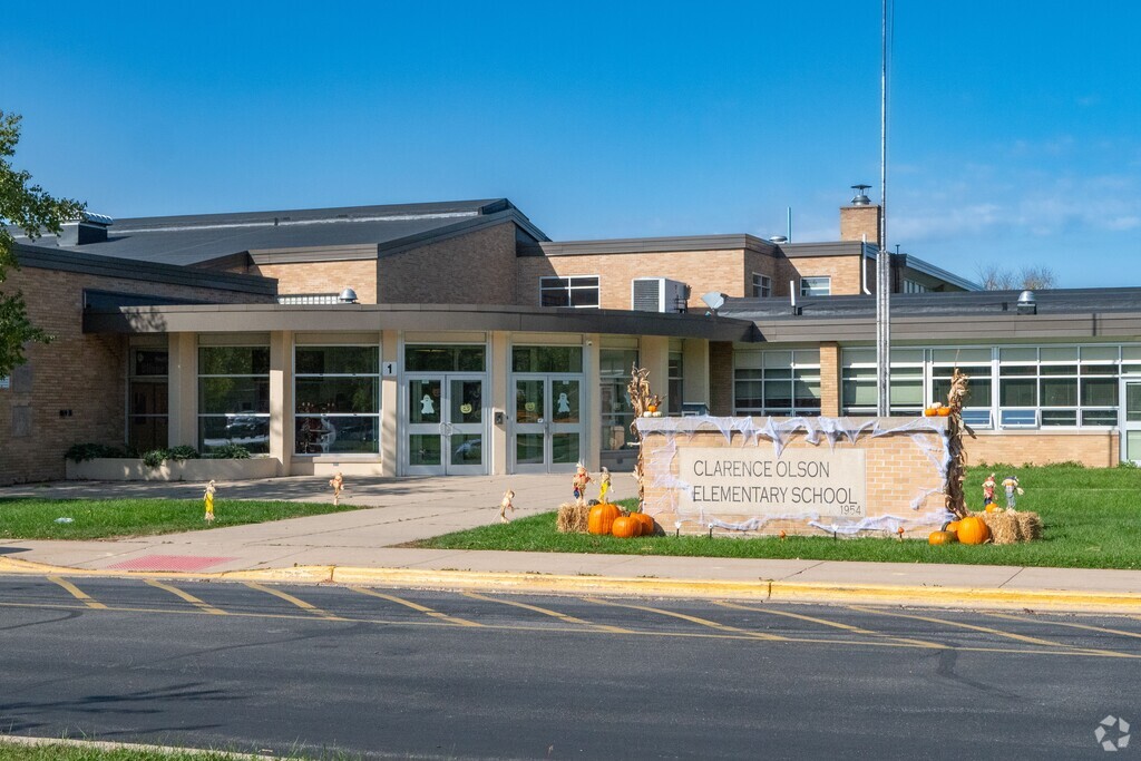 Olson Elementary School serves Woodstock students from Pre-K through the 5th grade.