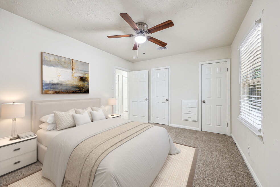 2511 Evergreen Dr, Houston, TX 77087 - photo 1