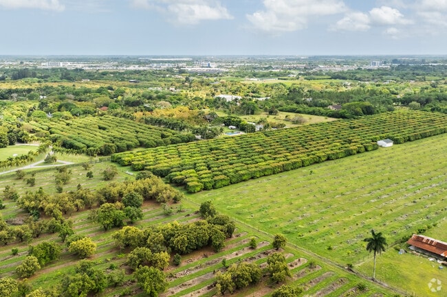 Residents of Modello, FL, are close to the Redland Farmlands.