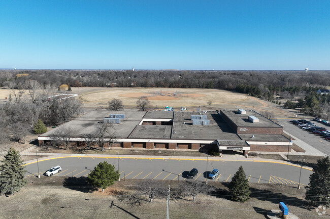 The student-teacher ratio at Dayton Elementary School is 15 to 1.
