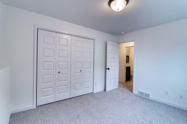 Basement Bedroom1_2.jpg