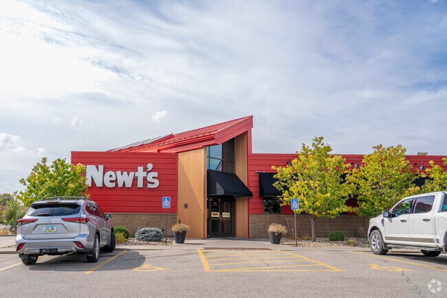 Newt's South offers delicious burgers and fries and it is a local favorite in the Parkway area.