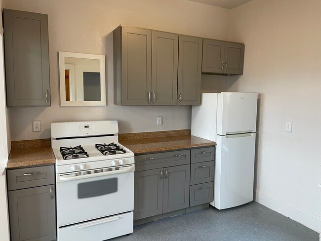 317 N 4th Ave W unit 317, Duluth, MN 55806 - photo 2