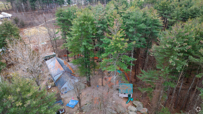 Acorn School is a non-profit, play-based preschool and kindergarten in Stratham.