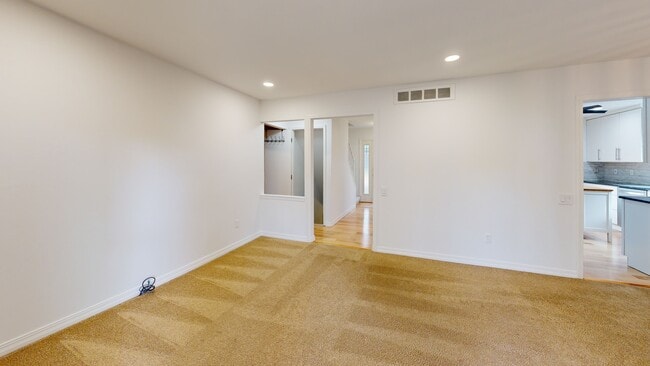 5720 Beauchamp, West Bloomfield, MI 48322 - photo 3