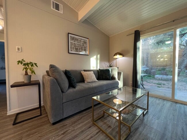 211 Lessin Ln, Austin, TX 78704 - photo 2